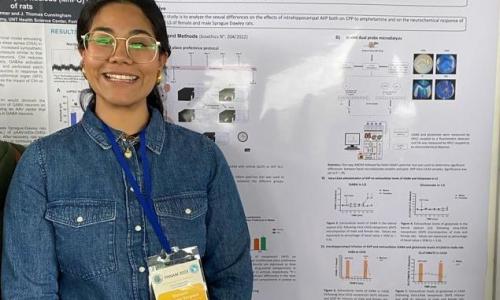 Daniela Cáceres Vergara, PhD student at CIBAP, presenting her poster at the congress